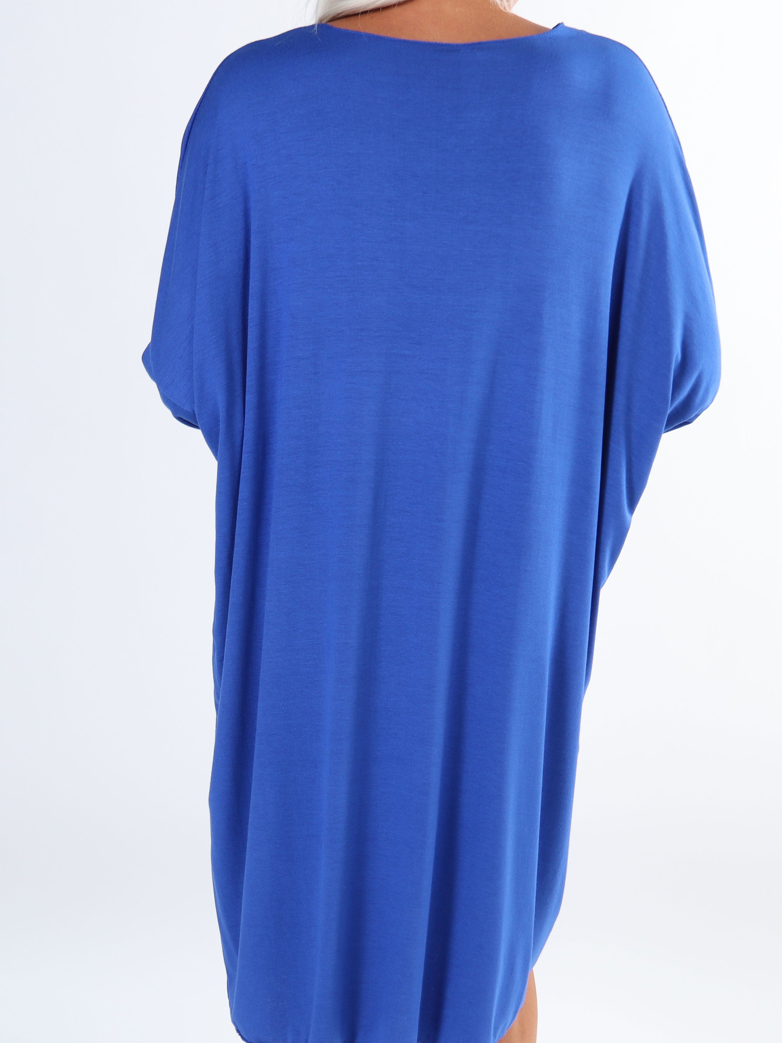 Vogue Long Sleeve - Langærmet plus size kjole i viskose med guld skrift